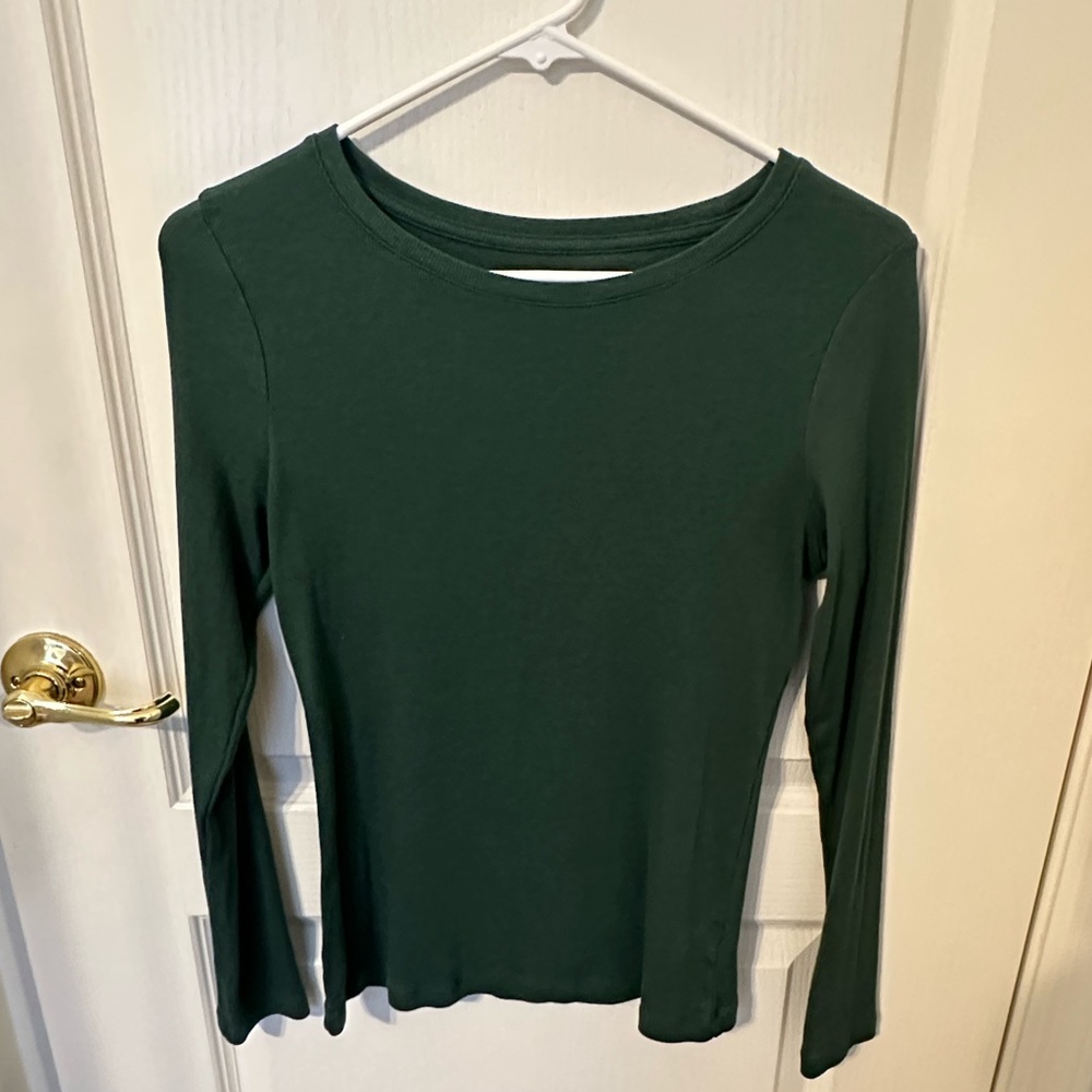 TARGET WOMEN’S GREEN LONG SLEEVE RIBBED T-SHIRT (X-SMALL)